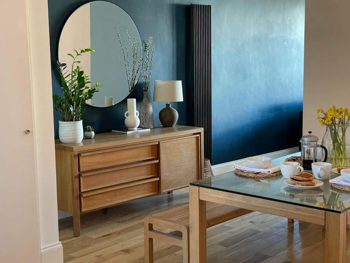 The Clock Tower Apartment - Spacious, Modern, 2 Bed Room Apartment , Southsea With Free Parking - Sleeps 4 Portsmouth Ngoại thất bức ảnh