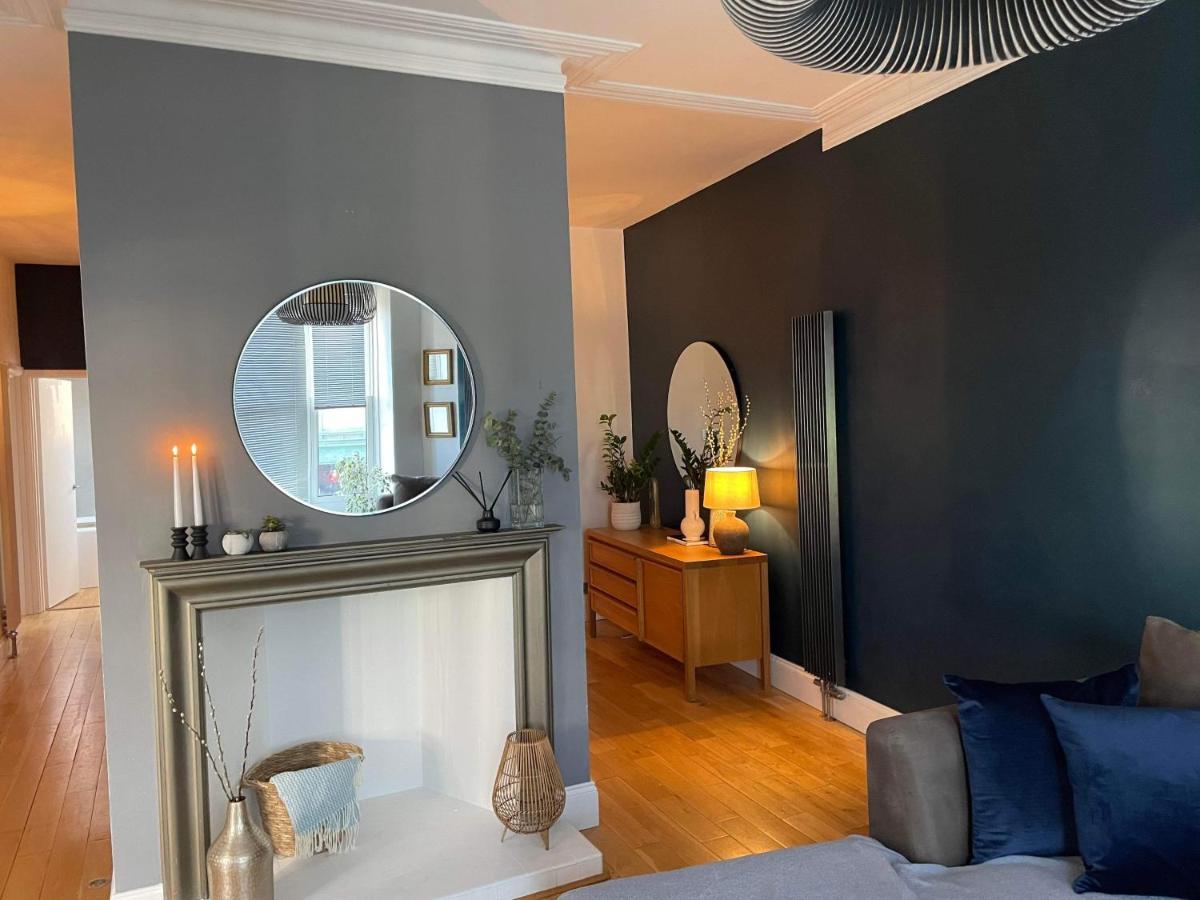 The Clock Tower Apartment - Spacious, Modern, 2 Bed Room Apartment , Southsea With Free Parking - Sleeps 4 Portsmouth Ngoại thất bức ảnh
