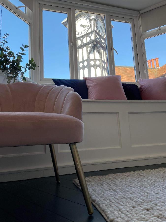 The Clock Tower Apartment - Spacious, Modern, 2 Bed Room Apartment , Southsea With Free Parking - Sleeps 4 Portsmouth Ngoại thất bức ảnh