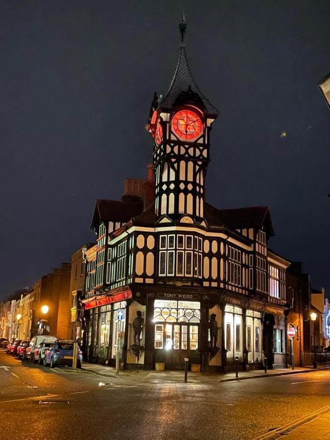 The Clock Tower Apartment - Spacious, Modern, 2 Bed Room Apartment , Southsea With Free Parking - Sleeps 4 Portsmouth Ngoại thất bức ảnh