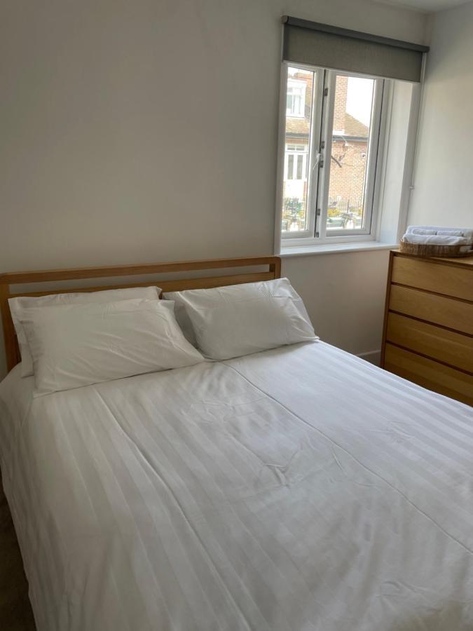 The Clock Tower Apartment - Spacious, Modern, 2 Bed Room Apartment , Southsea With Free Parking - Sleeps 4 Portsmouth Ngoại thất bức ảnh