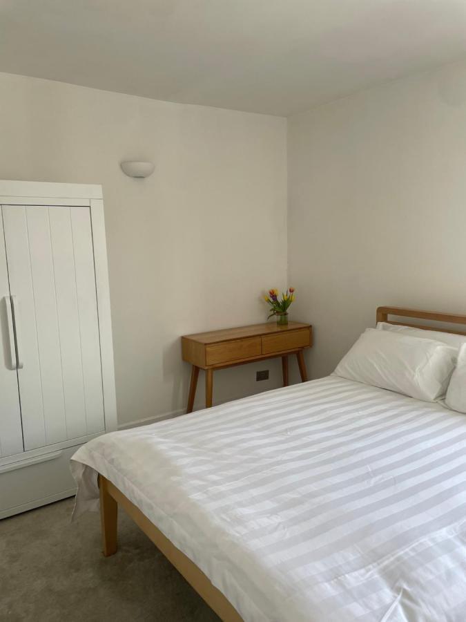 The Clock Tower Apartment - Spacious, Modern, 2 Bed Room Apartment , Southsea With Free Parking - Sleeps 4 Portsmouth Ngoại thất bức ảnh