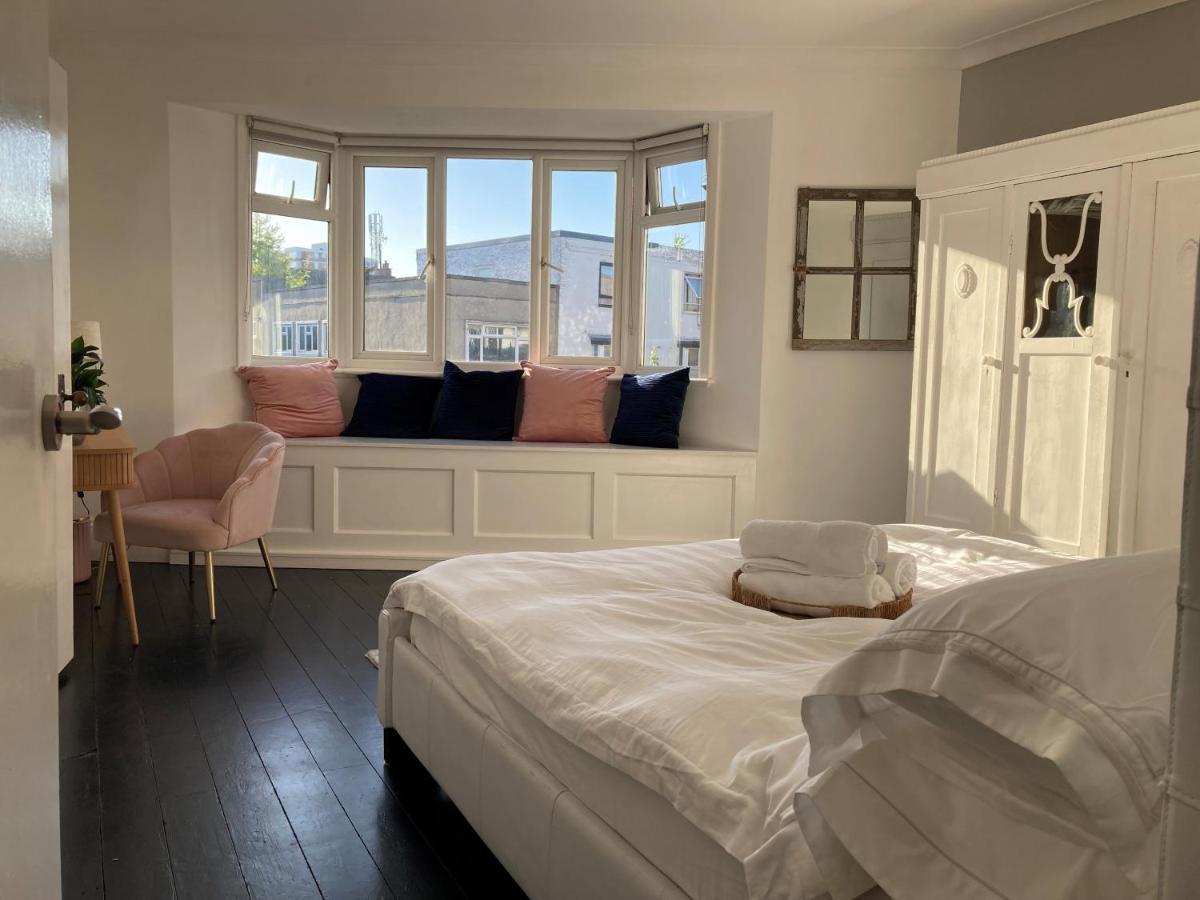 The Clock Tower Apartment - Spacious, Modern, 2 Bed Room Apartment , Southsea With Free Parking - Sleeps 4 Portsmouth Ngoại thất bức ảnh