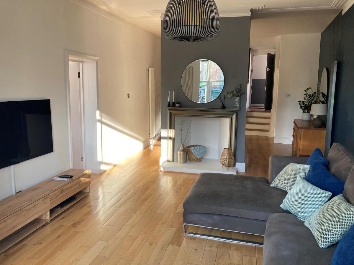 The Clock Tower Apartment - Spacious, Modern, 2 Bed Room Apartment , Southsea With Free Parking - Sleeps 4 Portsmouth Ngoại thất bức ảnh